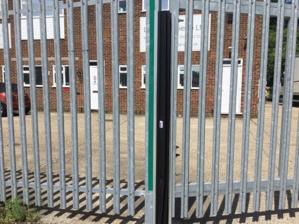 Gatesafe®- GATE HINGE PROTECTOR - Image 2